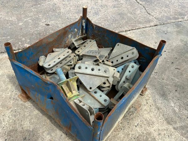 SHUTTERING FORMWORK SUPPORT BRACKETS..... 377210755