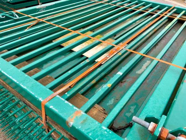 GALVANISED SECURITY FENCING & POSTS.......4256.. 377210759