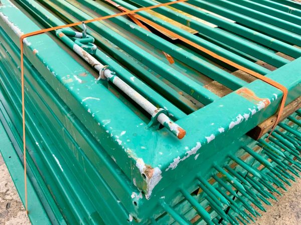 GALVANISED SECURITY FENCING & POSTS.......4256.. 377210761