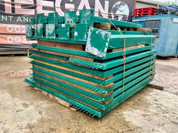 GALVANISED SECURITY FENCING & POSTS.......4256.. 377210762