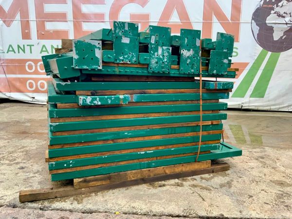 GALVANISED SECURITY FENCING & POSTS.......4256.. 377210767