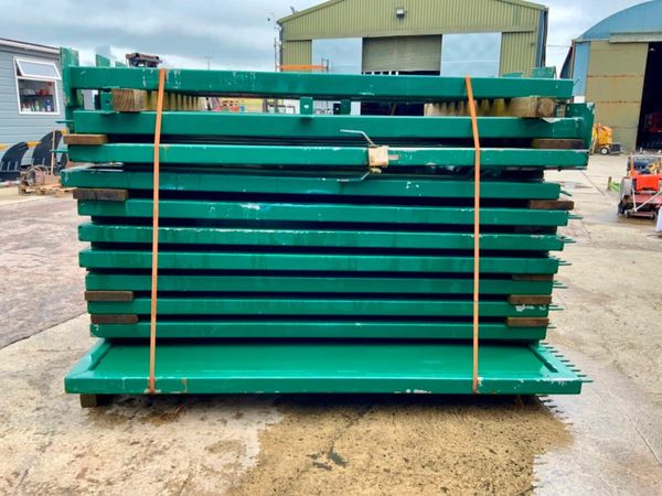 GALVANISED SECURITY FENCING & POSTS.......4256.. 377210772