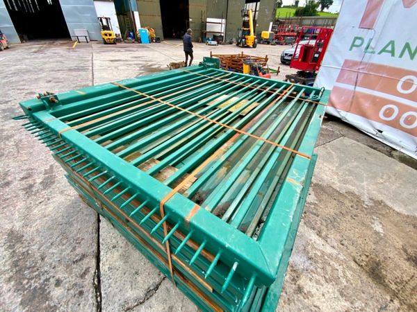 GALVANISED SECURITY FENCING & POSTS.......4256.. 377210776