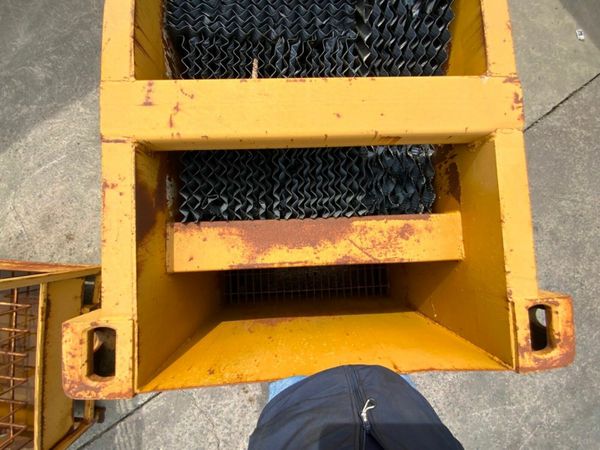 KELLY TANK SETTLEMENT TANK & STILLAGES..940t 377210717