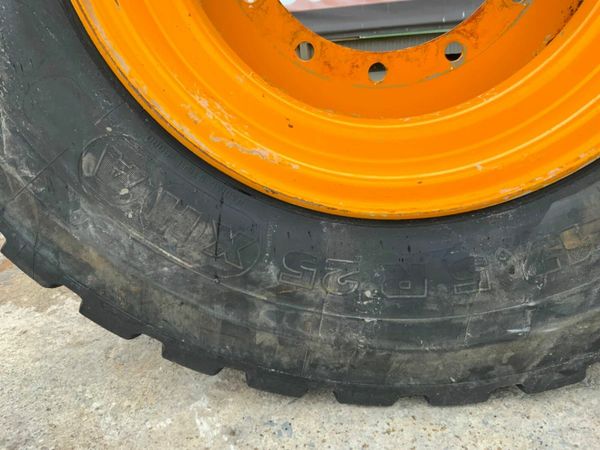 17.5 x 25 TELEPORTER / LOADER RIMS & TYRES. 377210950