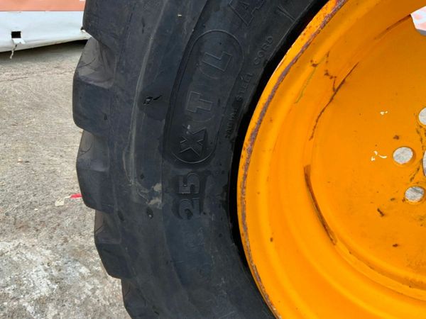 17.5 x 25 TELEPORTER / LOADER RIMS & TYRES. 377210953