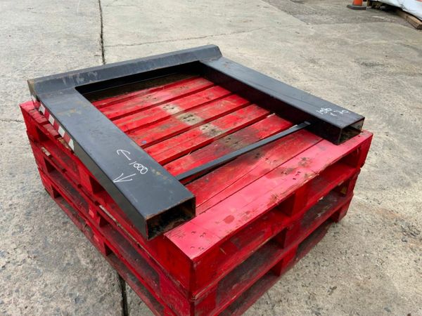 FORK LIFT PUSHING  ATTACHMENT. 377210972