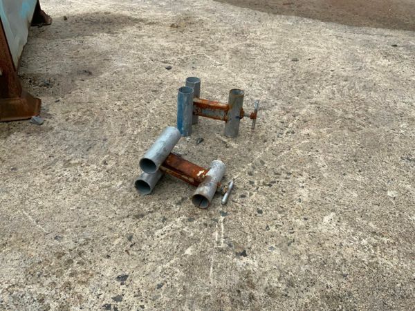 SCAFFOLDING PIPE BRACKETS. 377211027