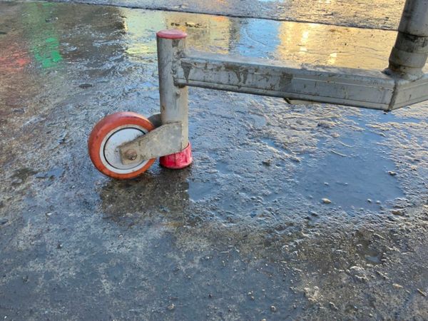 POP UP ALUMINIUM SCAFFOLDING PODIUM......707. 377211156