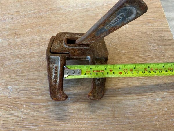 MEVA FORMWORK / SHUTTERING CLAMPS.....622/1. 377211257