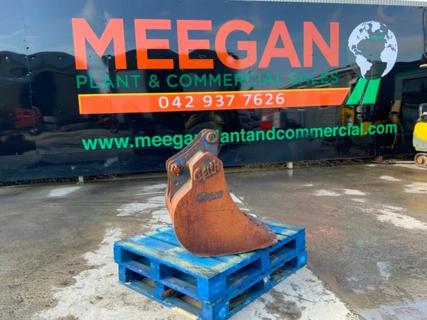 30" GEITH DIGGING BUCKET....45mm PINS....982-30. 377211357