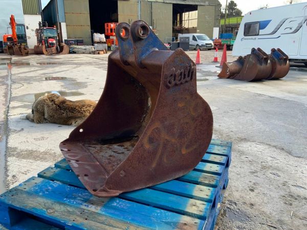 30" GEITH DIGGING BUCKET....45mm PINS....982-30. 377211361