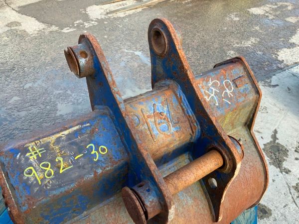 30" GEITH DIGGING BUCKET....45mm PINS....982-30. 377211365