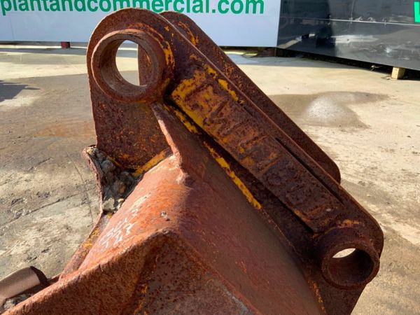 24" DIGGING BUCKET...45mm PINS.........057. 377211317