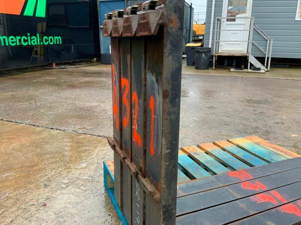 1500mm x 800mm FORKS....16" CARRIAGE.......729. 377211548