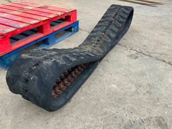 300 x 53 x 84 KUBOTA RUBBER TRACK.....rg268-22311. 377211561