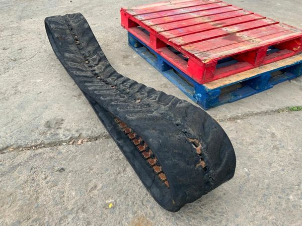 300 x 53 x 84 KUBOTA RUBBER TRACK.....rg268-22311. 377211565
