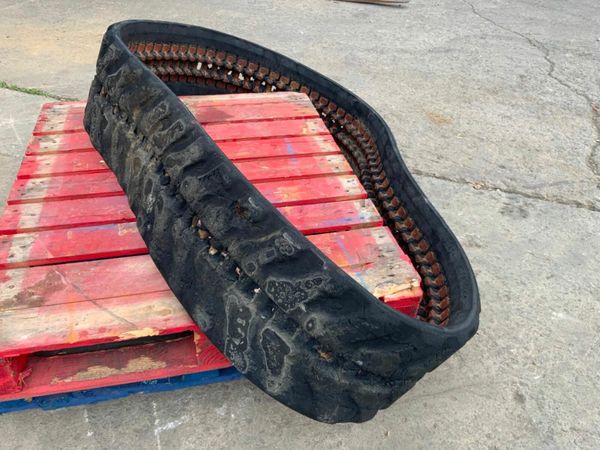 300 x 53 x 84 KUBOTA RUBBER TRACK.....rg268-22311. 377211568