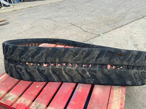 300 x 53 x 84 KUBOTA RUBBER TRACK.....rg268-22311. 377211569
