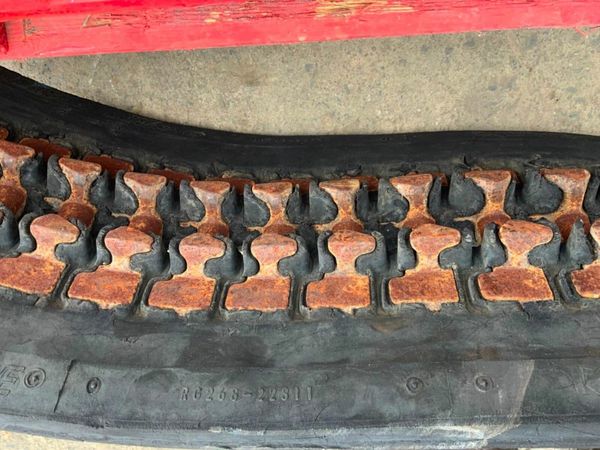 300 x 53 x 84 KUBOTA RUBBER TRACK.....rg268-22311. 377211575