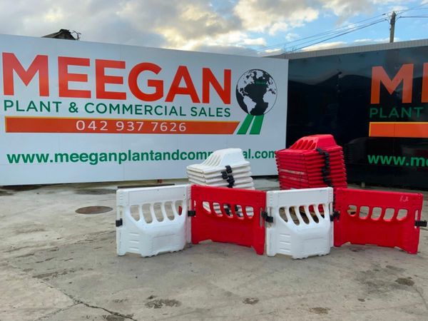 STACKING PEDESTRIAN SAFETY BARRIERS.....71. 377211599