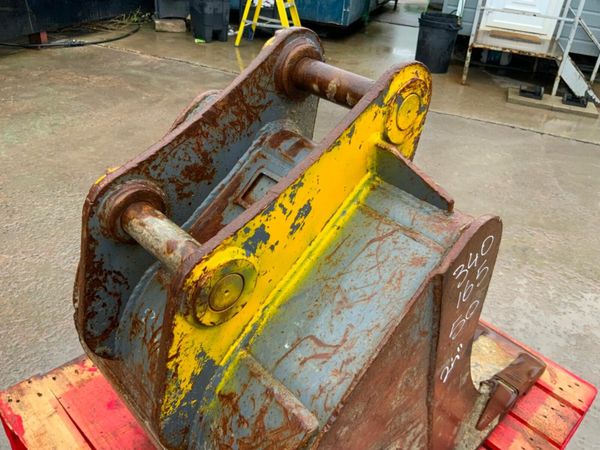 24" STRICKLAND BUCKET.........50mm PINS........003 377211647