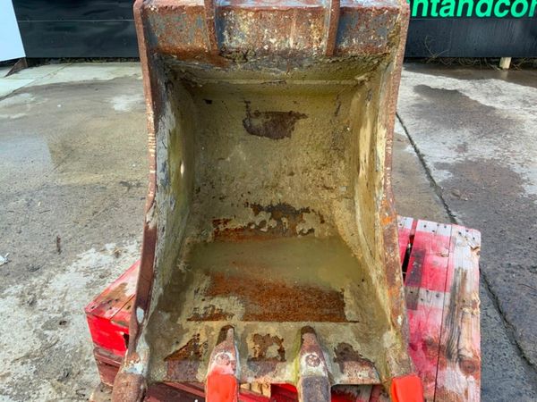 30" HILL DIGGING BUCKET...65mm PINS.....#26. 377211658