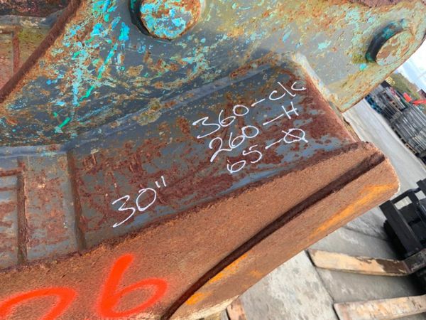 30" HILL DIGGING BUCKET...65mm PINS.....#26. 377211668