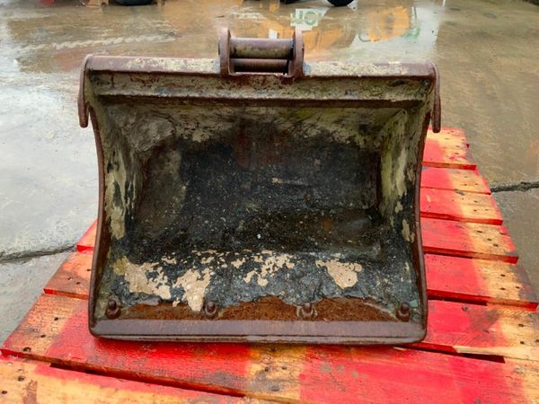 24" MINI DIGGER BUCKET........35mm PIN.......#220. 377211698