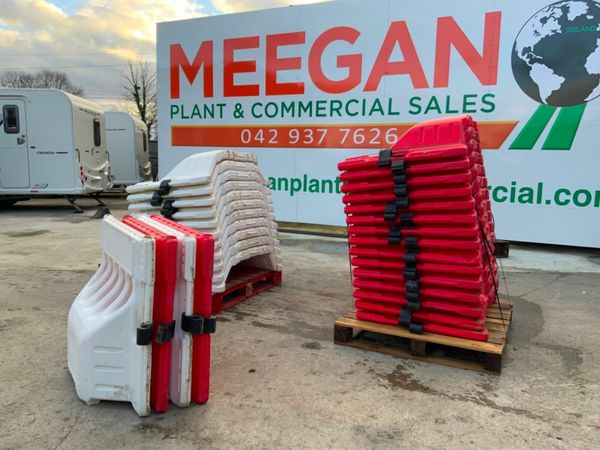 STACKING PEDESTRIAN SAFETY BARRIERS.....71. 377211602