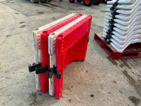 STACKING PEDESTRIAN SAFETY BARRIERS.....71. 377211603