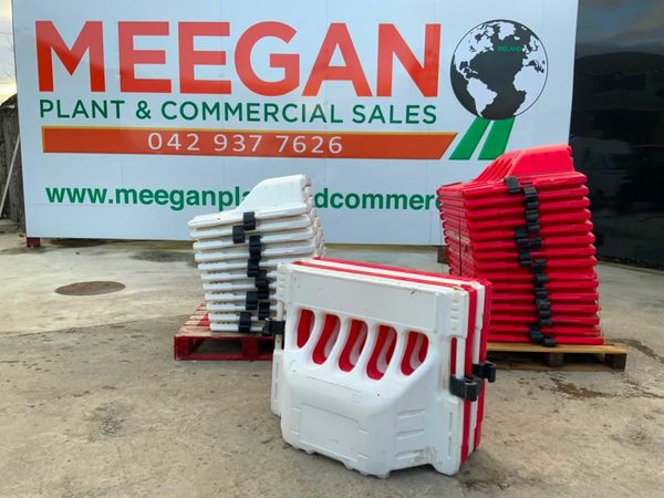 STACKING PEDESTRIAN SAFETY BARRIERS.....71. 377211606