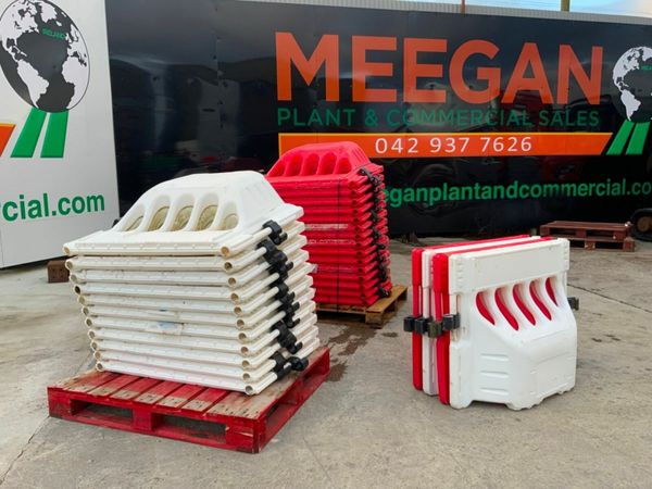 STACKING PEDESTRIAN SAFETY BARRIERS.....71. 377211607