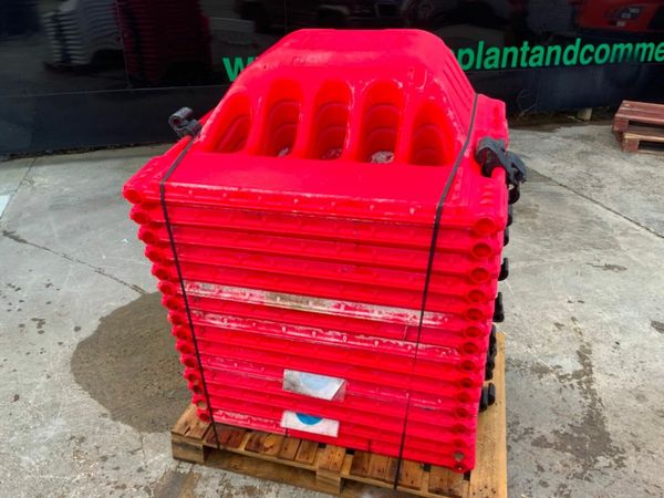 STACKING PEDESTRIAN SAFETY BARRIERS.....71. 377211609