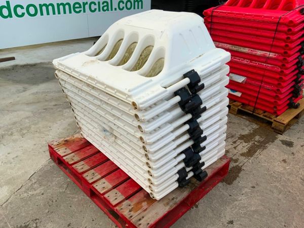 STACKING PEDESTRIAN SAFETY BARRIERS.....71. 377211612