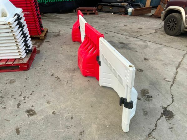 STACKING PEDESTRIAN SAFETY BARRIERS.....71. 377211615