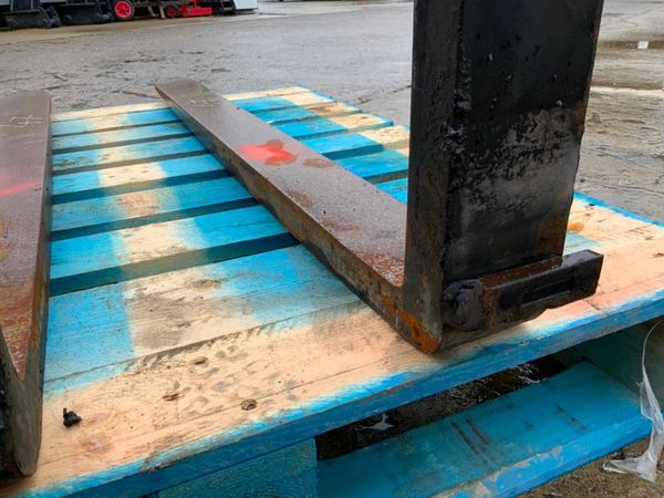 48" x 16" SLIDING CARRIAGE TYPE FORKS.....47. 377211627