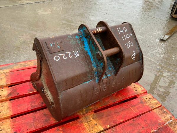 24" MINI DIGGER BUCKET........35mm PIN.......#220. 377211704