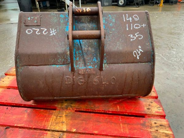 24" MINI DIGGER BUCKET........35mm PIN.......#220. 377211707