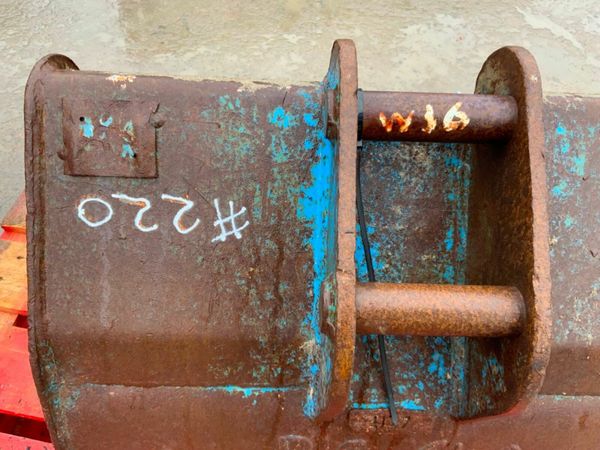 24" MINI DIGGER BUCKET........35mm PIN.......#220. 377211711