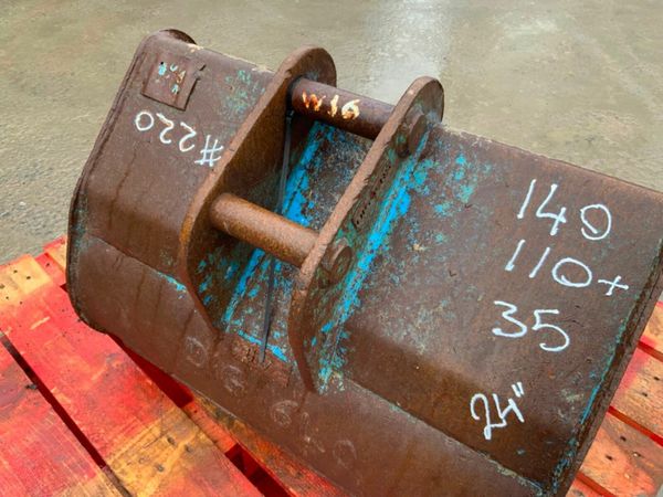 24" MINI DIGGER BUCKET........35mm PIN.......#220. 377211712