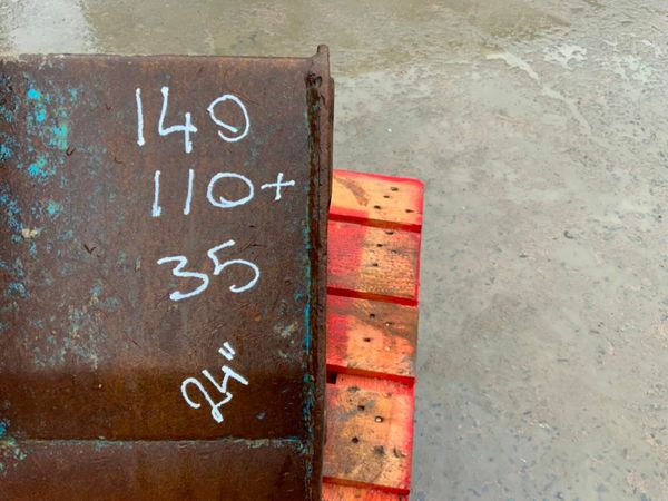 24" MINI DIGGER BUCKET........35mm PIN.......#220. 377211713