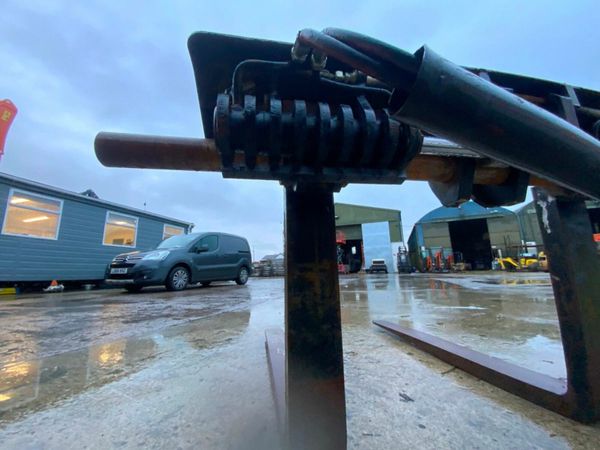 JCB FORK POSITIONER / SIDE SHIFT CARRIAGE. 377212041