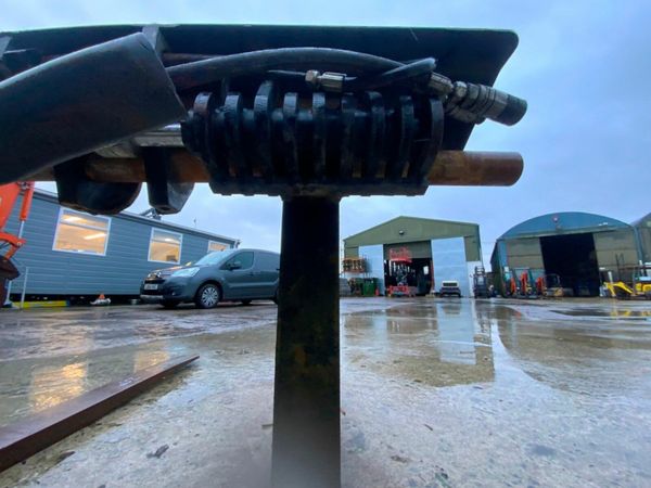 JCB FORK POSITIONER / SIDE SHIFT CARRIAGE. 377212043