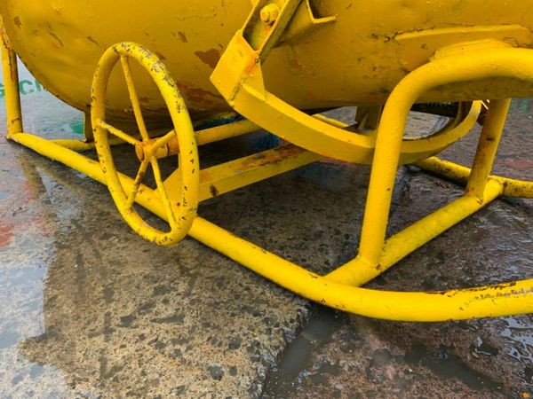 BANANA TYPE CONCRETE SHUTTERING SKIP...1563k. 377212140