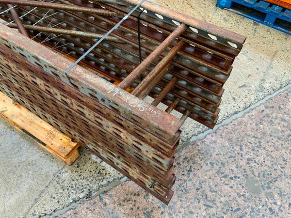 NARROW GAUGE PALLET RACKING.....TYRE RACK. 377212100