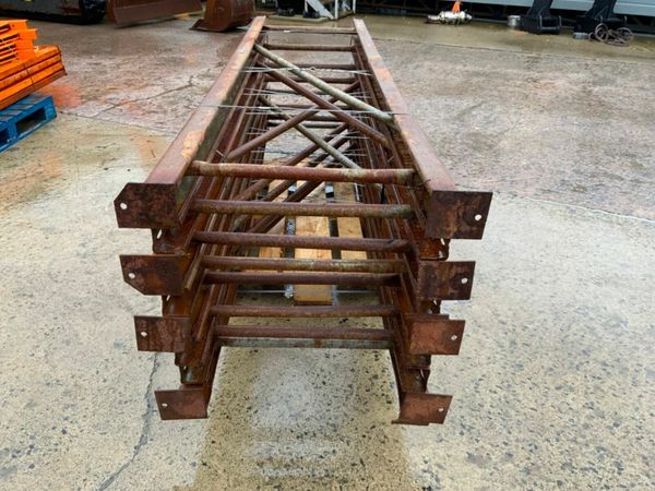NARROW GAUGE PALLET RACKING.....TYRE RACK. 377212103