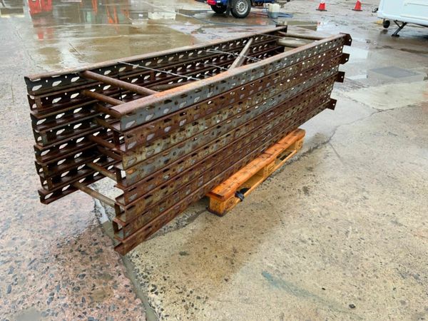 NARROW GAUGE PALLET RACKING.....TYRE RACK. 377212104