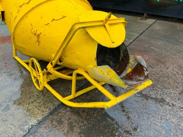 BANANA TYPE CONCRETE SHUTTERING SKIP...1563k. 377212136