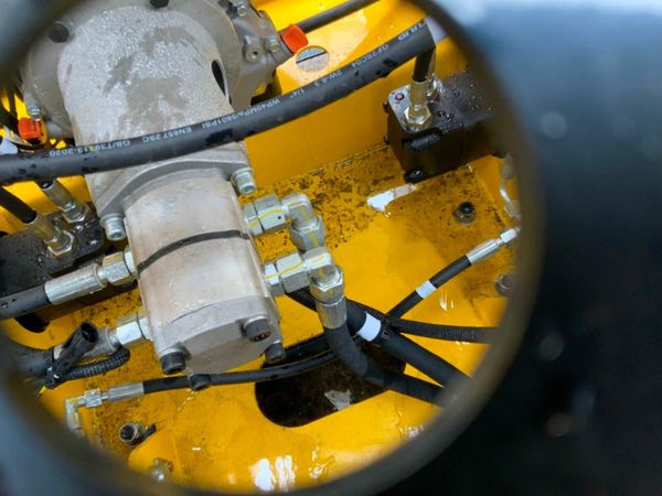 COMPACT SKID STEER TRACKED LOADER.....1101K 377212294